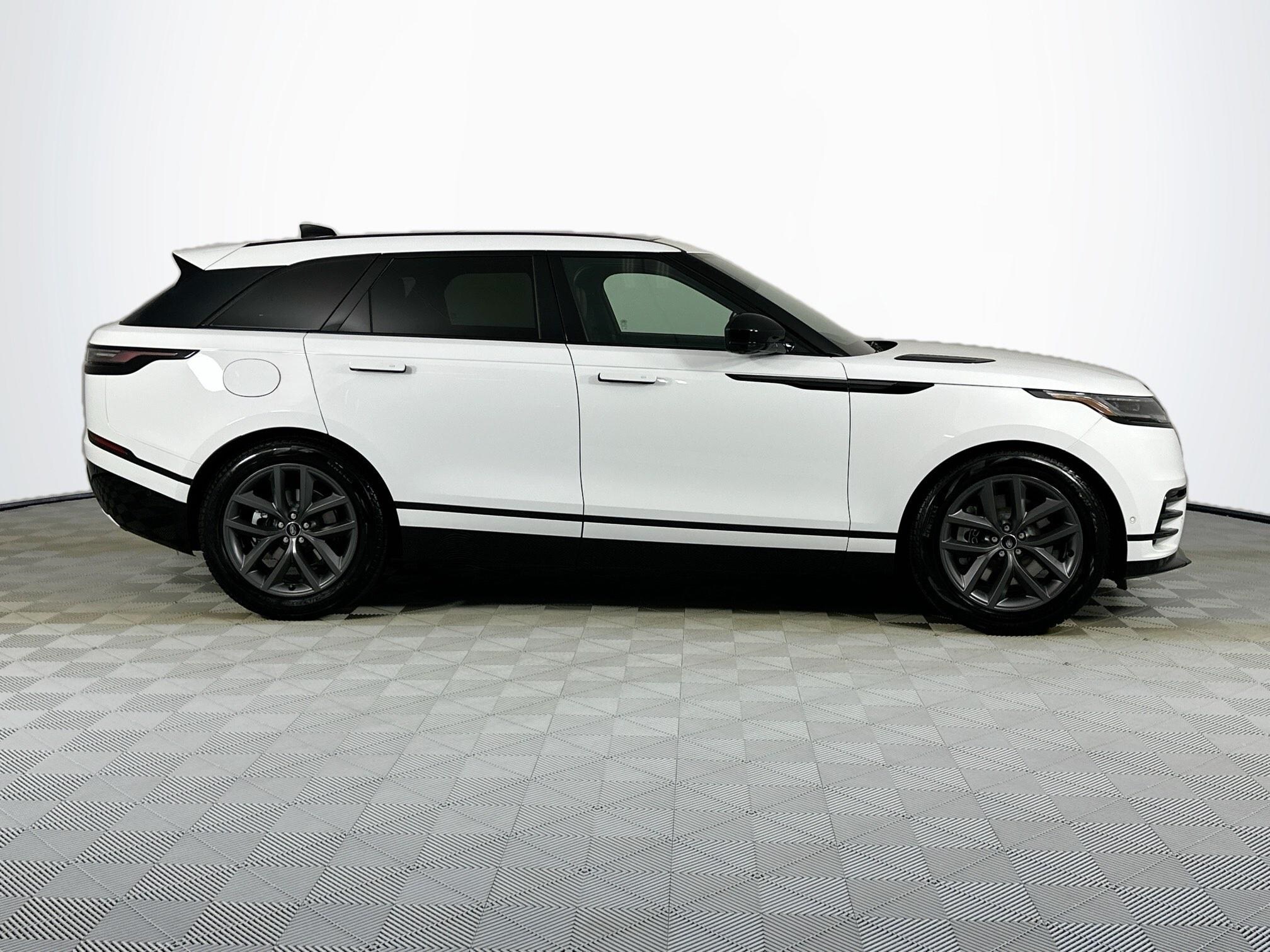 2026 Land Rover Range Rover Velar SE photo 4