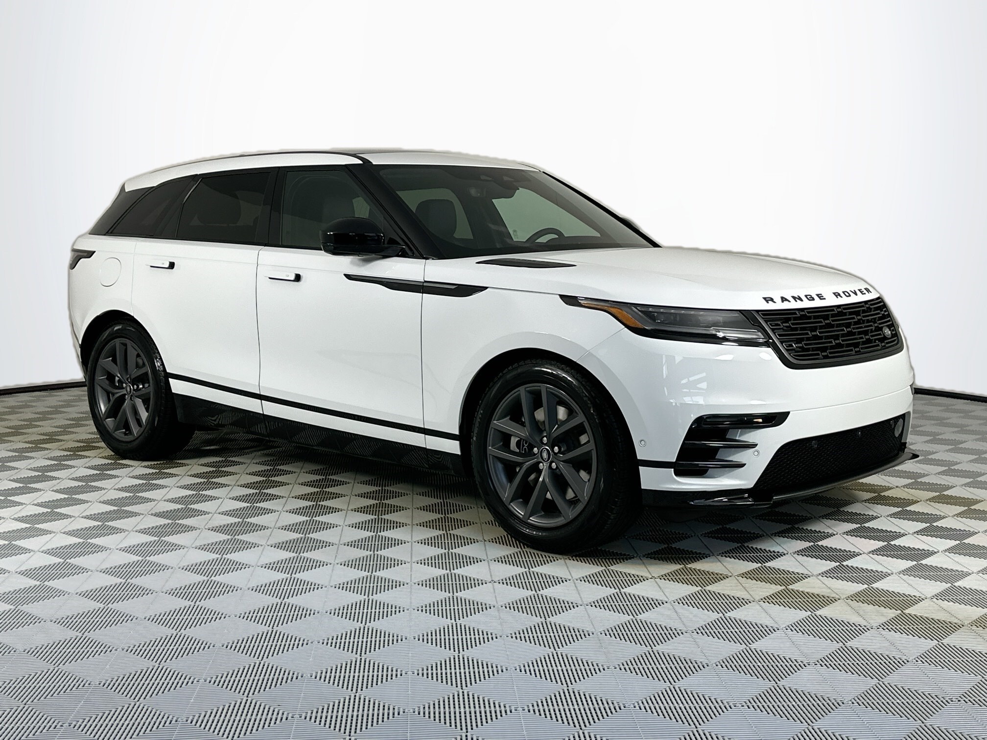 2026 Land Rover Range Rover Velar SE photo 3