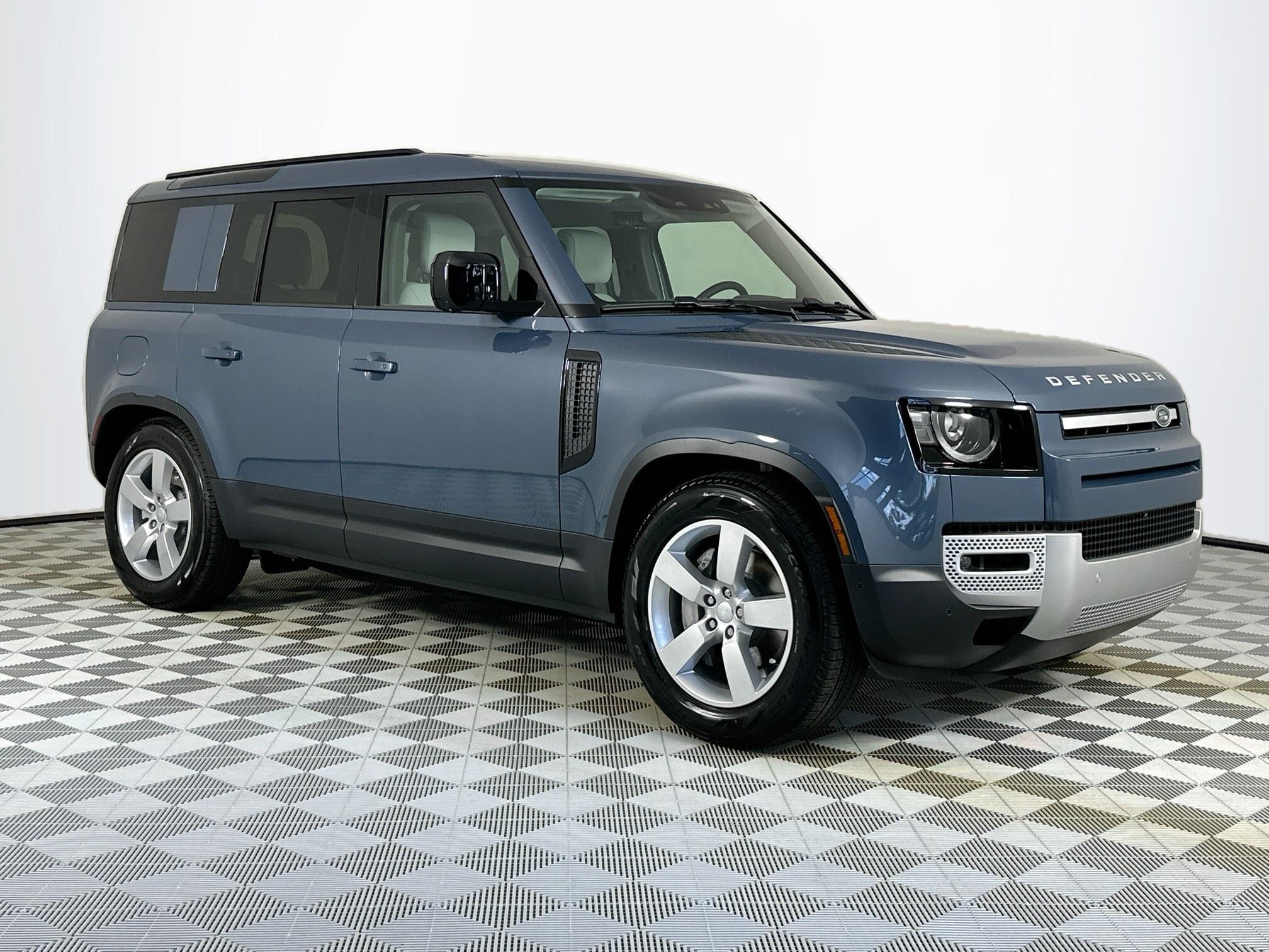 2025 Land Rover Defender 110 S photo 3