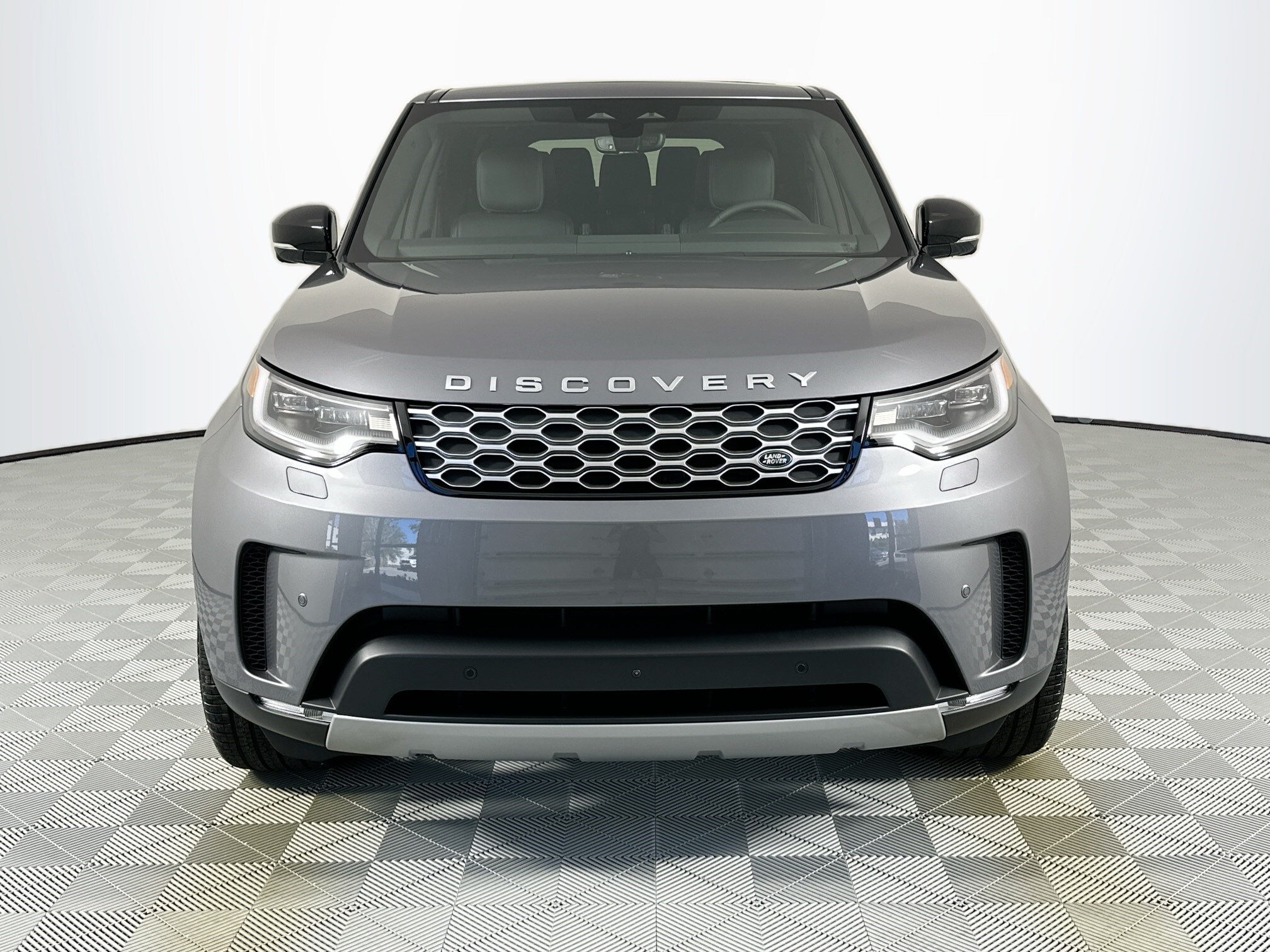 2025 Land Rover Discovery S photo 2