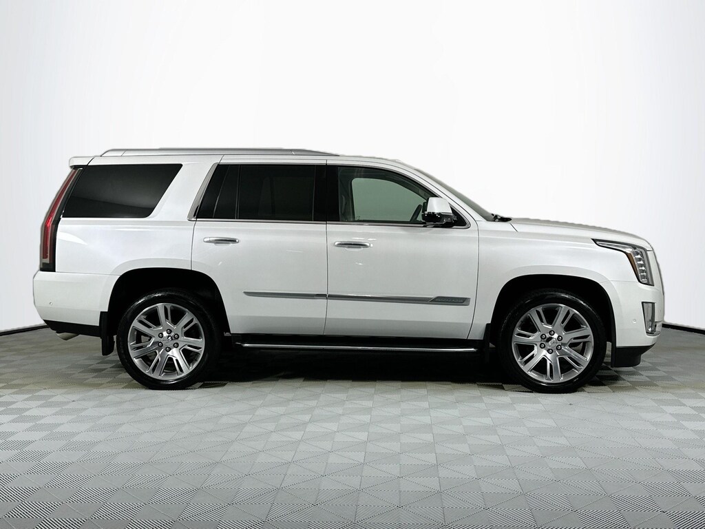 Used 2019 Cadillac Escalade Luxury SUV