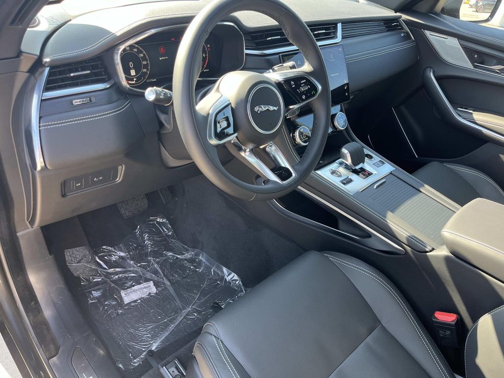 2026 Jaguar F-Pace R-Dynamic S - Photo 11