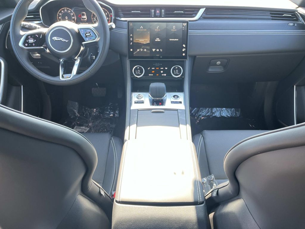 2026 Jaguar F-Pace R-Dynamic S - Photo 9