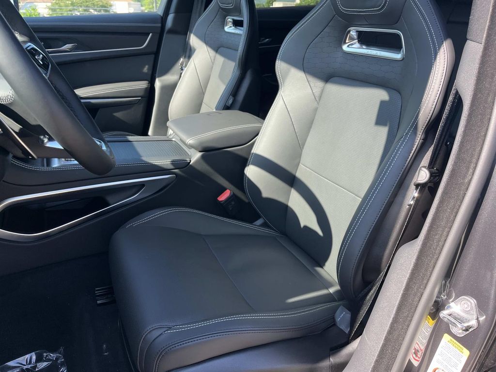2026 Jaguar F-Pace R-Dynamic S - Photo 12