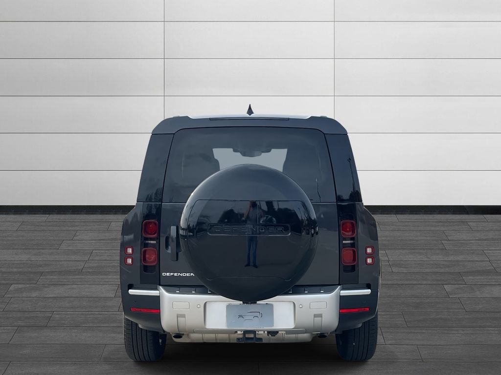 2024 Land Rover Defender 130 S photo 4