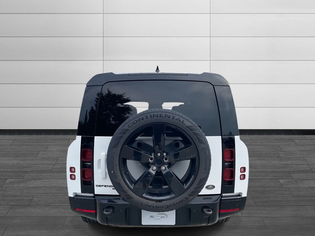 2023 Land Rover Defender 130 X-Dynamic SE photo 4