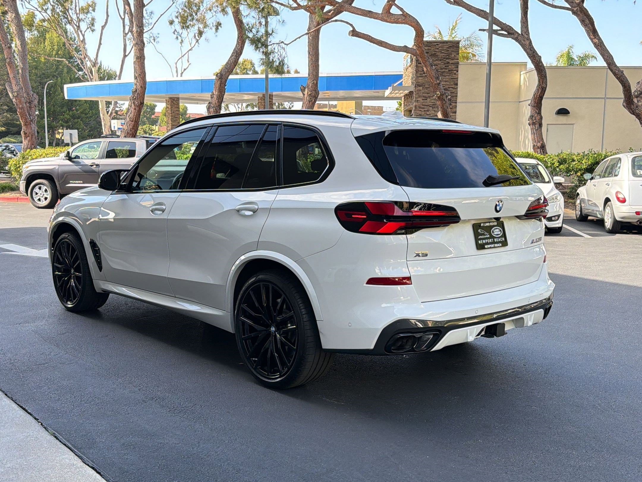 2024 BMW X5 M60i photo 2