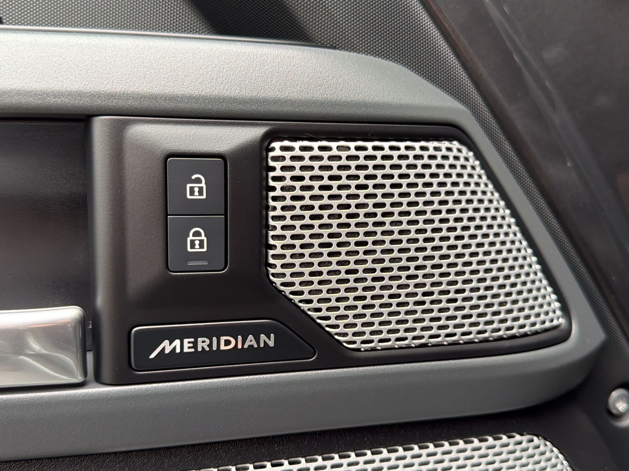 2024 Land Rover Defender X - Photo 27