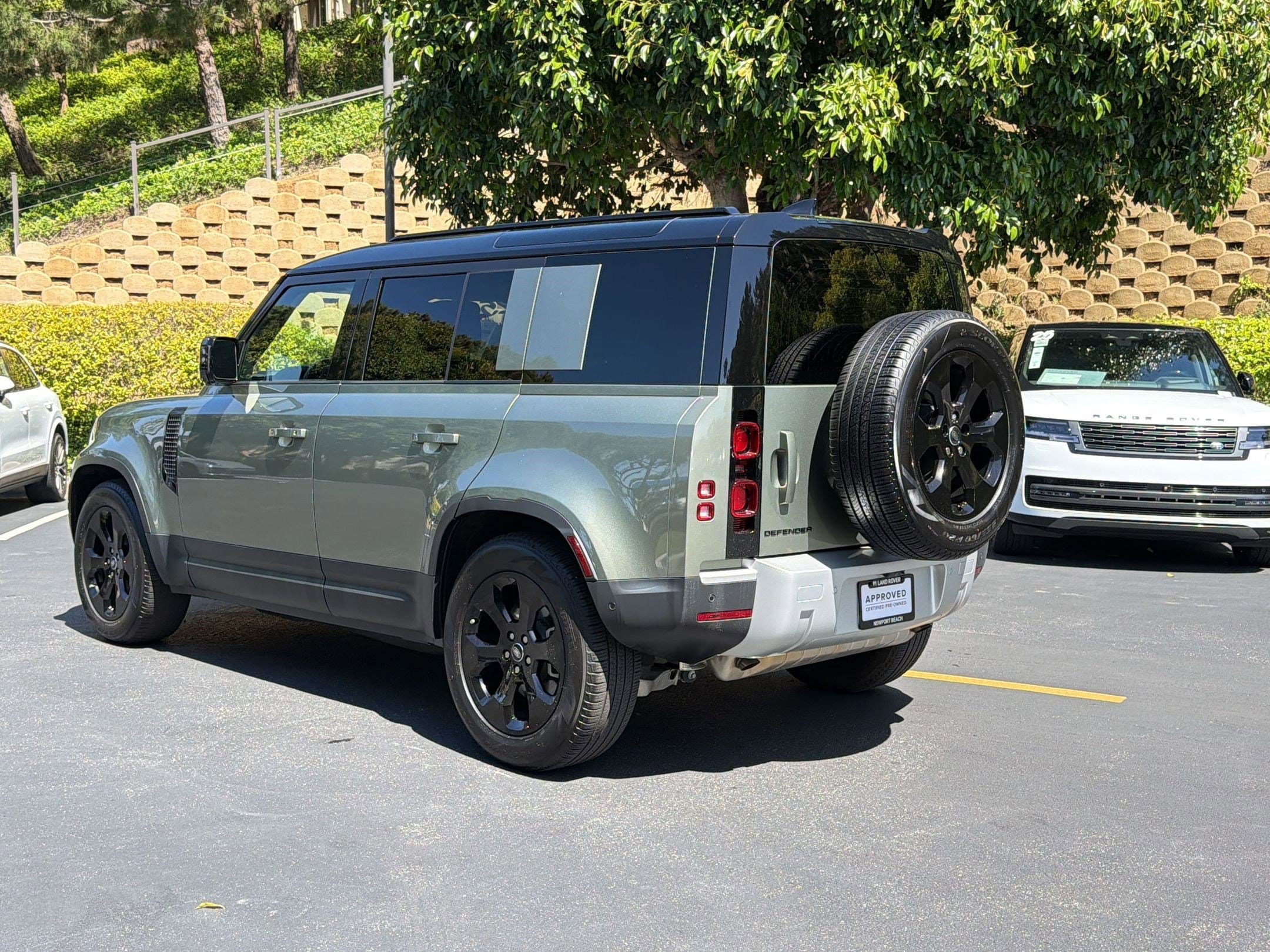 2025 Land Rover Defender 110 S photo 2