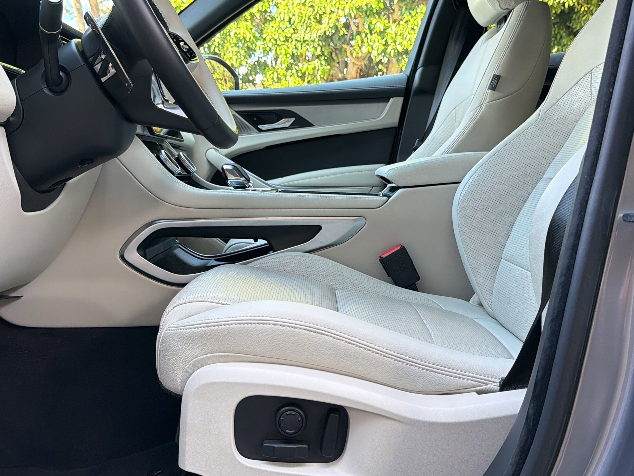2025 Jaguar F-PACE R-Dynamic S photo 4