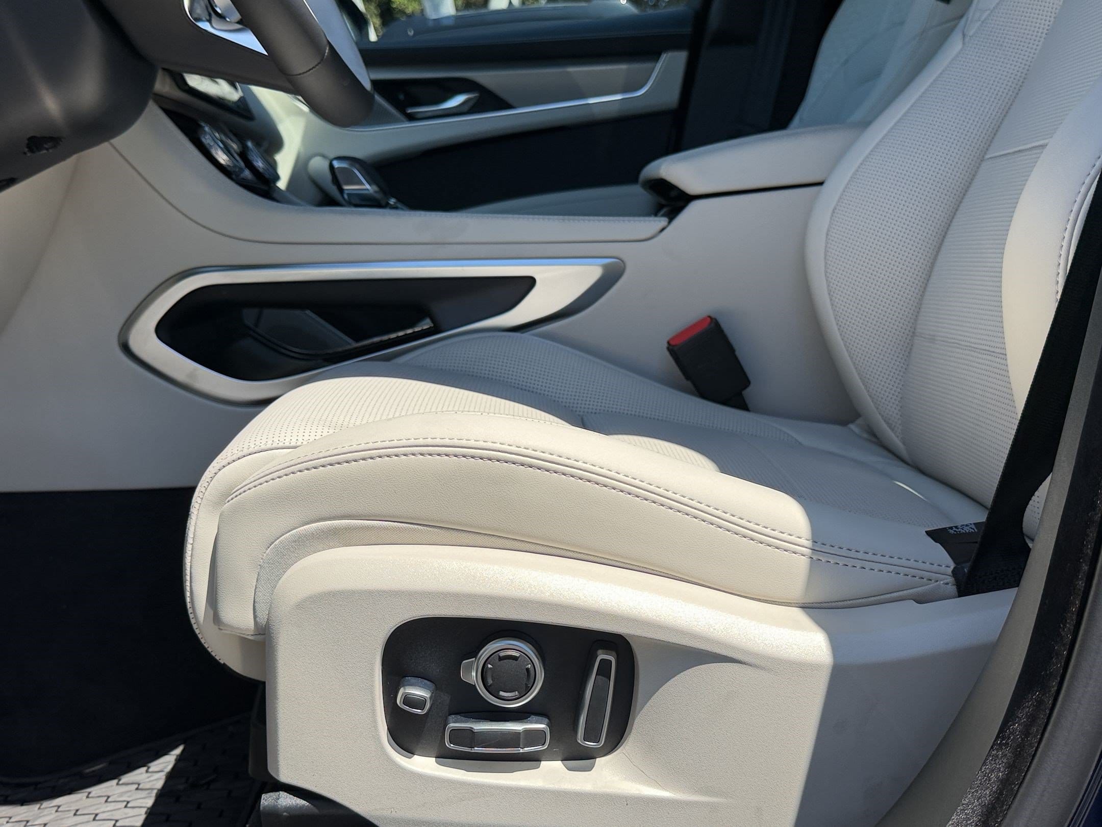 2026 Jaguar F-Pace R-Dynamic S - Photo 16