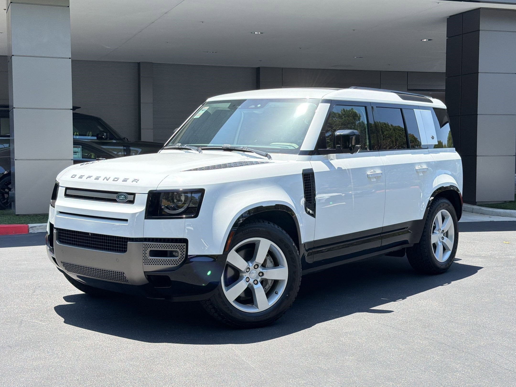 2024 Land Rover Defender 110 X-Dynamic SE