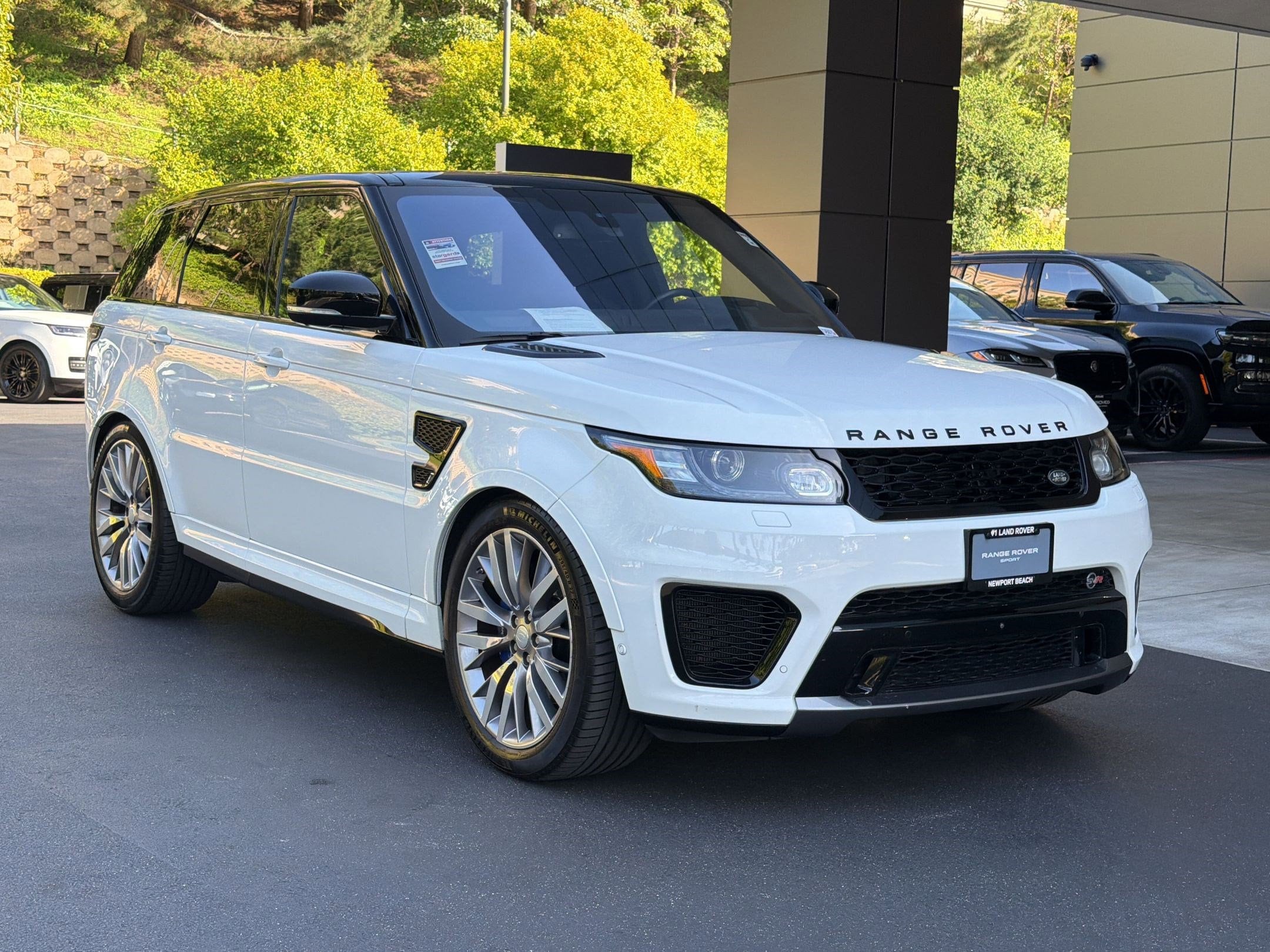2016 Land Rover Range Rover Sport V8 SVR photo 6
