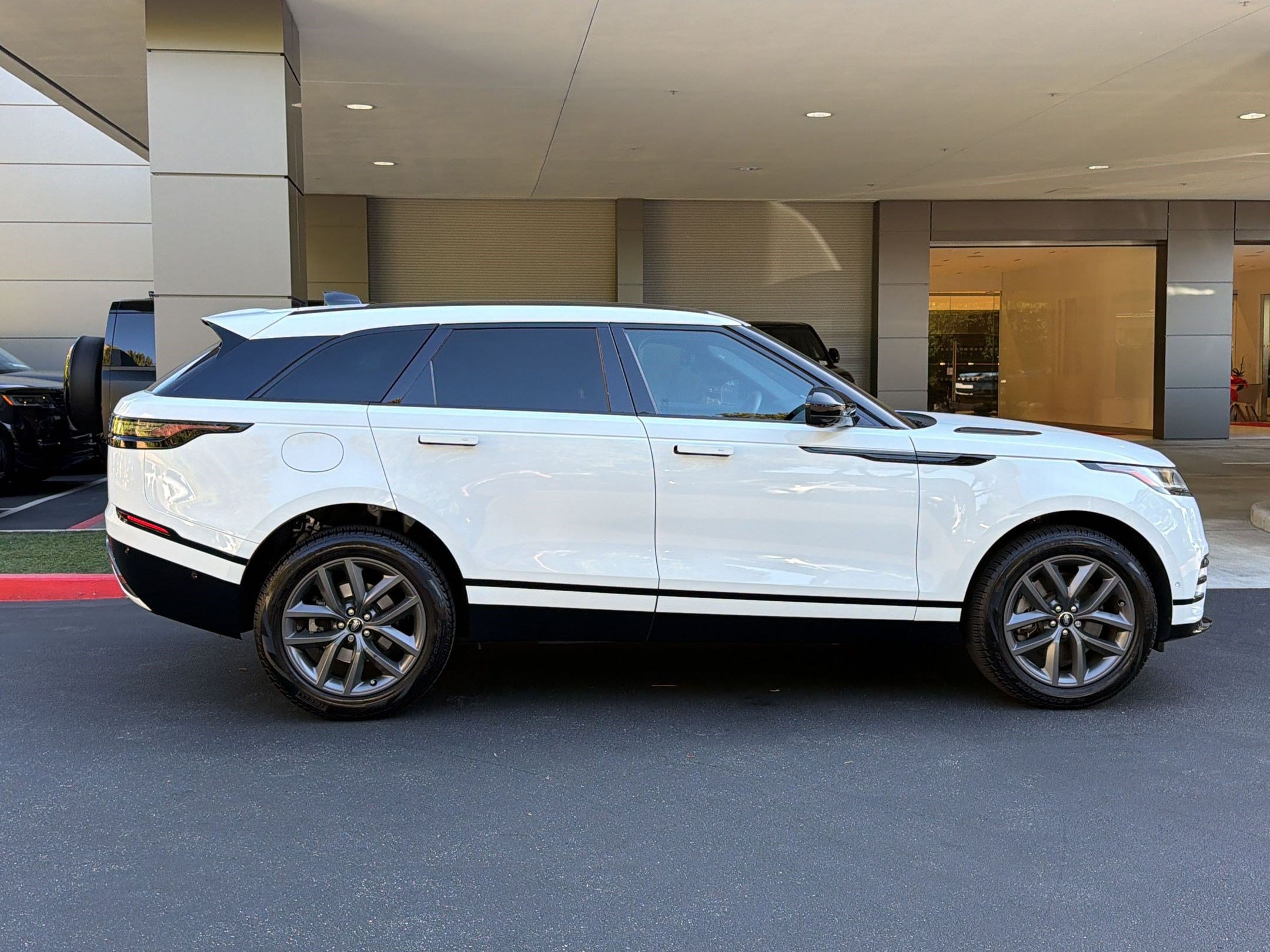 Range Rover Velar Dynamic SE P250 Dynamic SE *Ltd Avail*