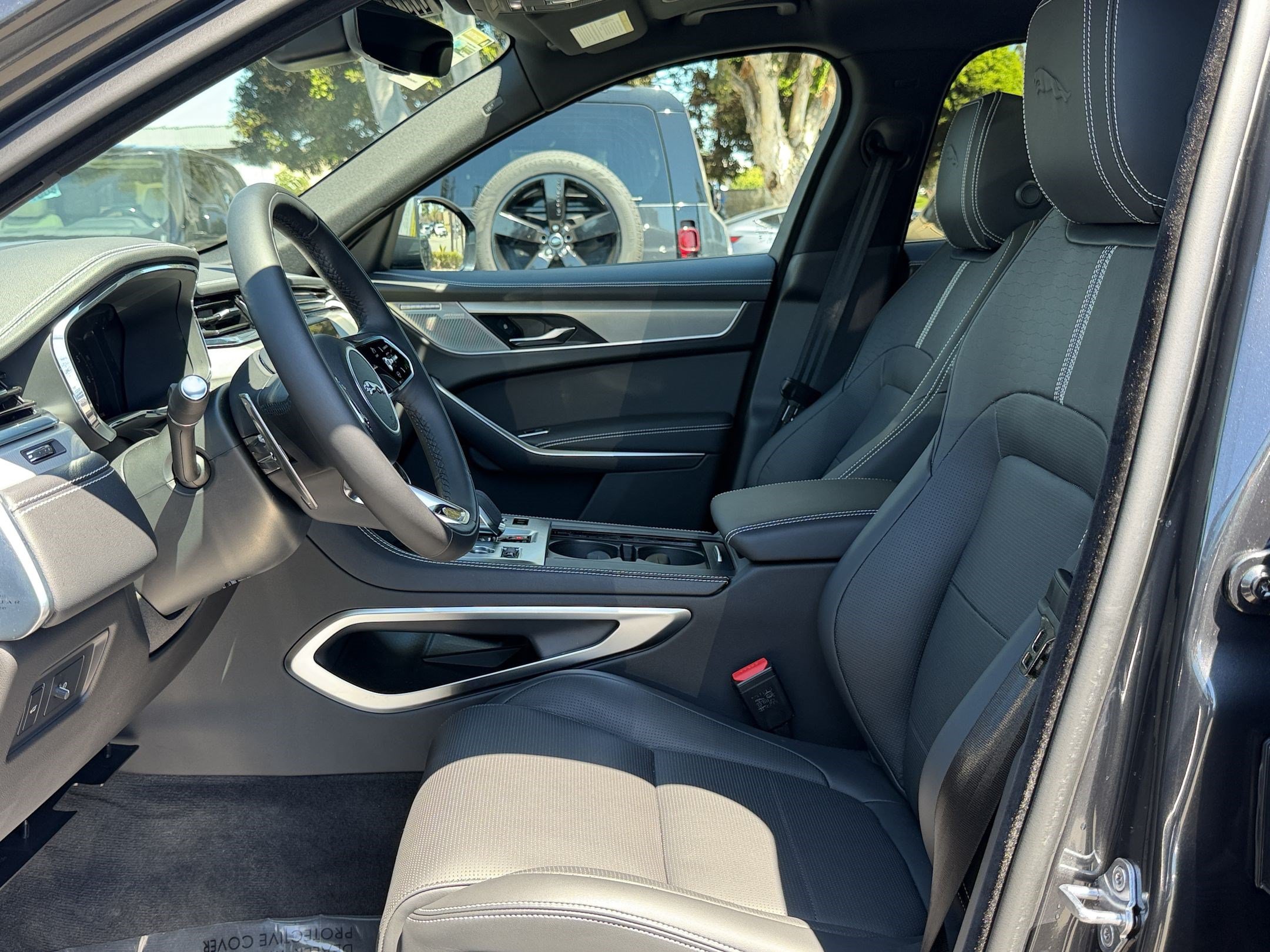 2026 Jaguar F-Pace R-Dynamic S - Photo 28