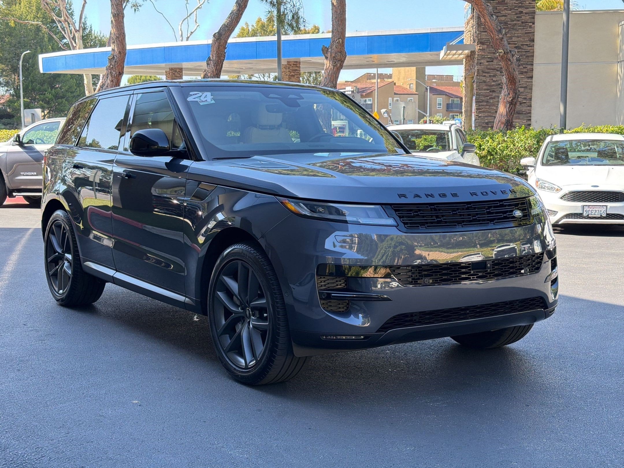 2024 Land Rover Range Rover Sport SE photo 6