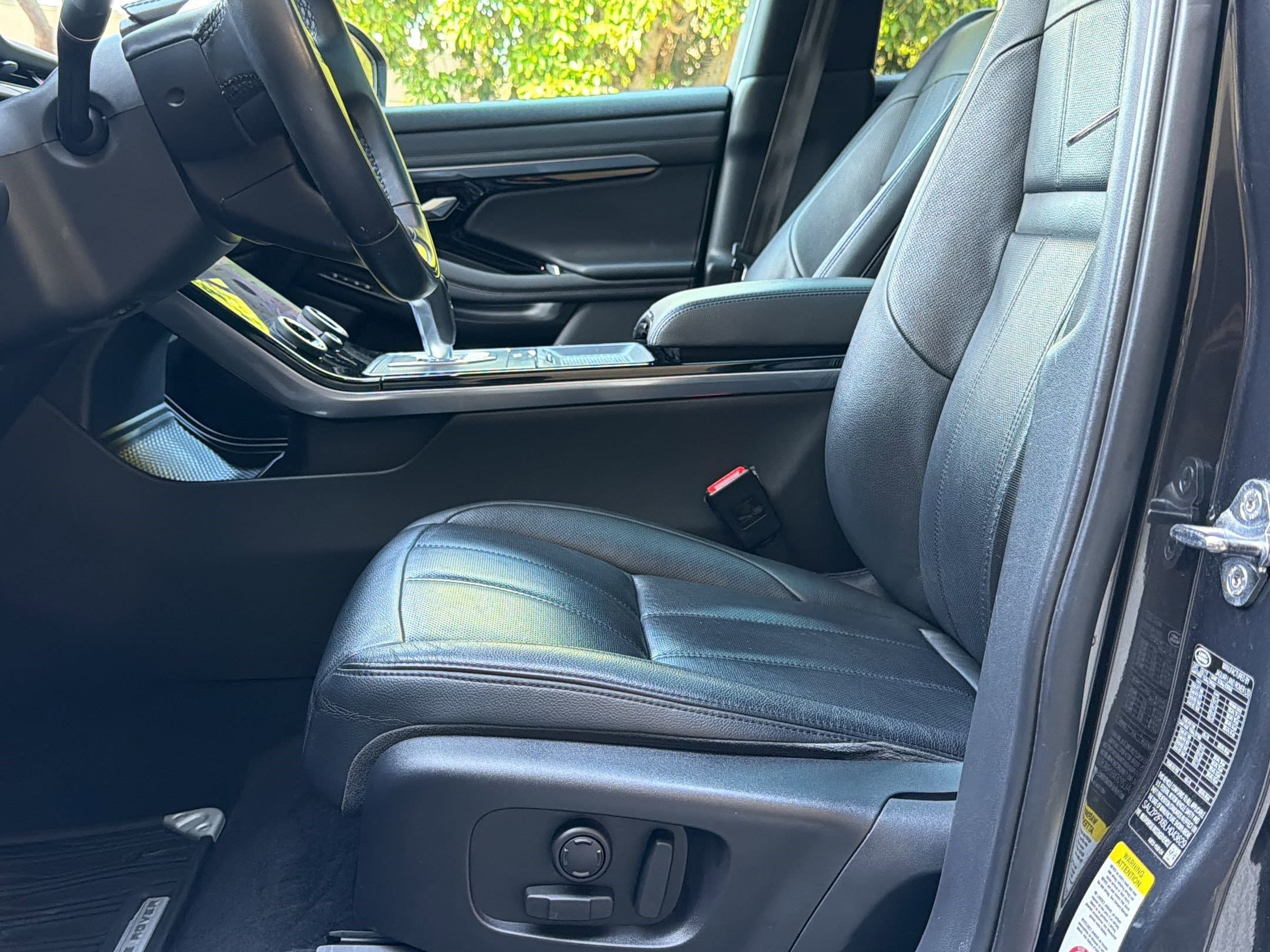 2020 Land Rover Range Rover Evoque SE photo 5