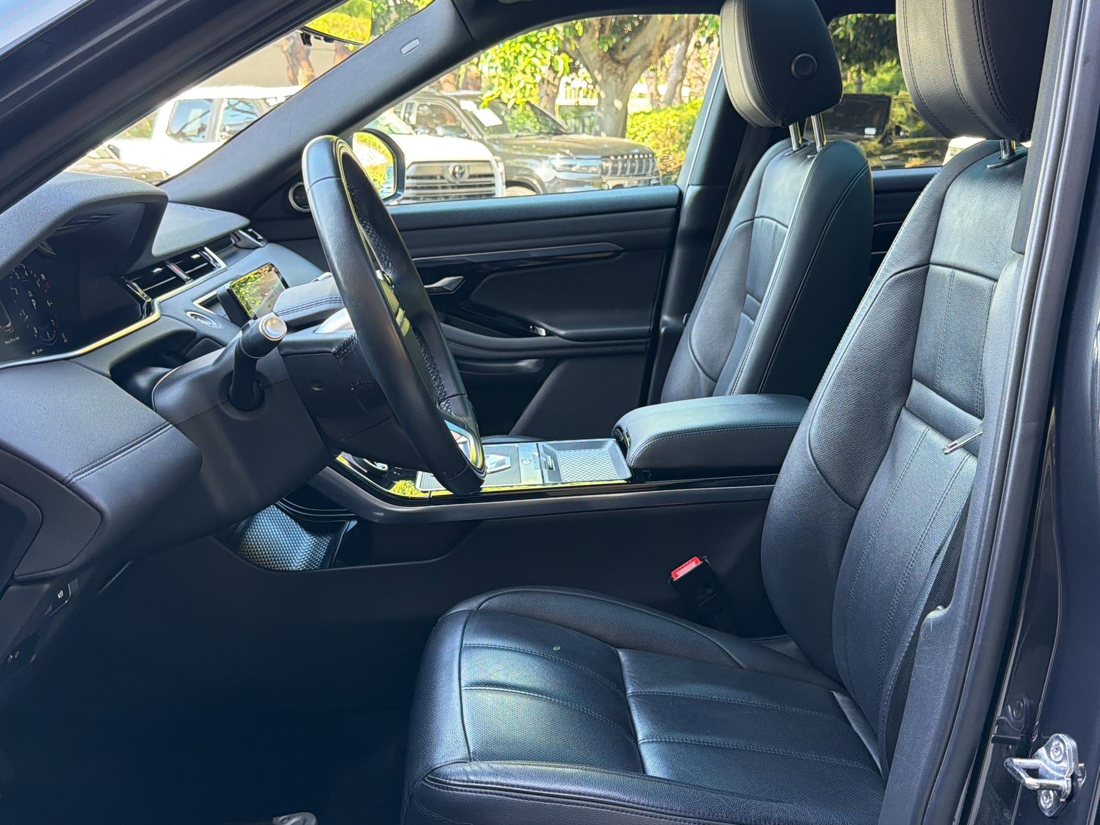 2020 Land Rover Range Rover Evoque SE photo 6
