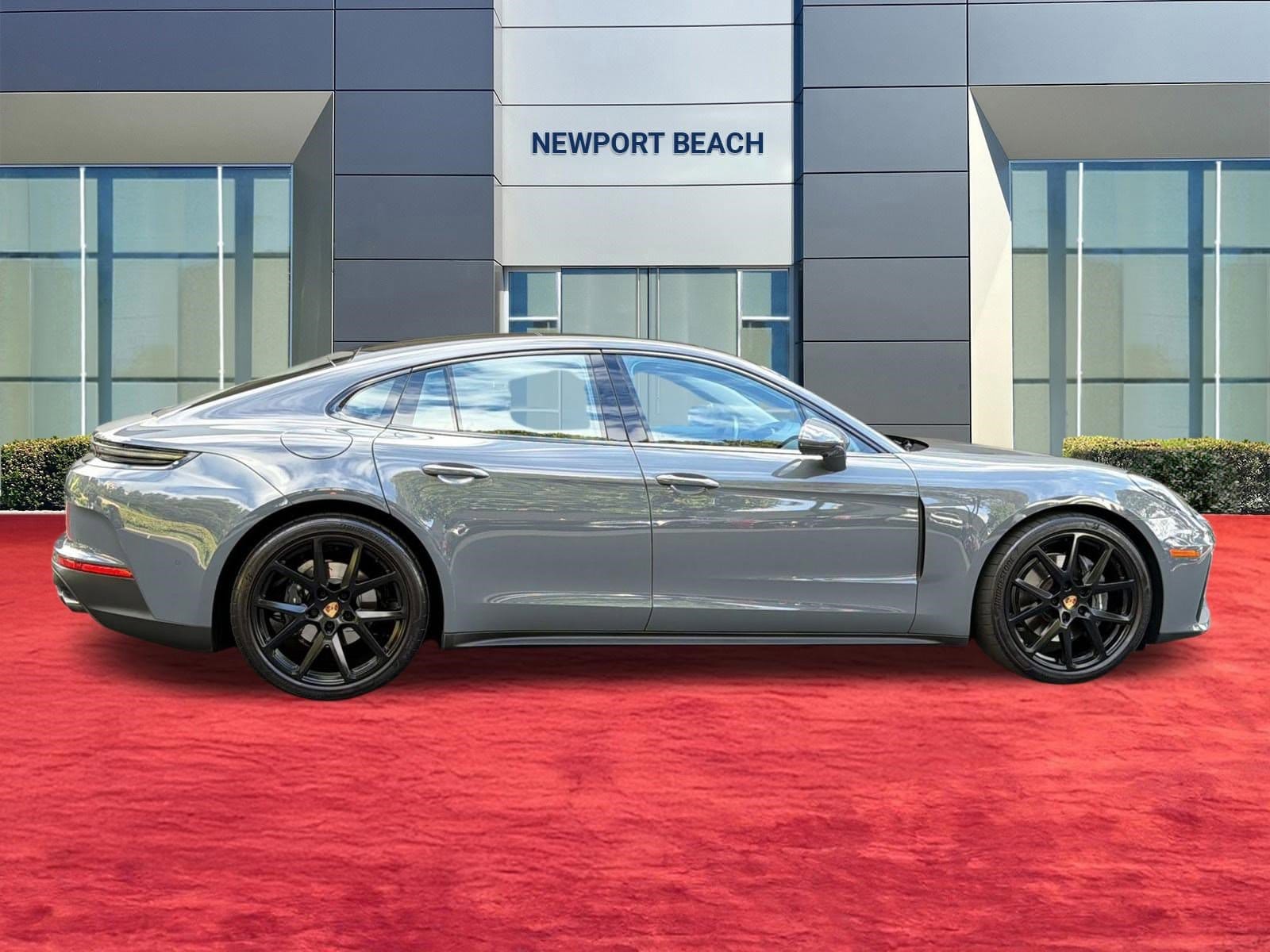 2025 Porsche Panamera RWD photo 3