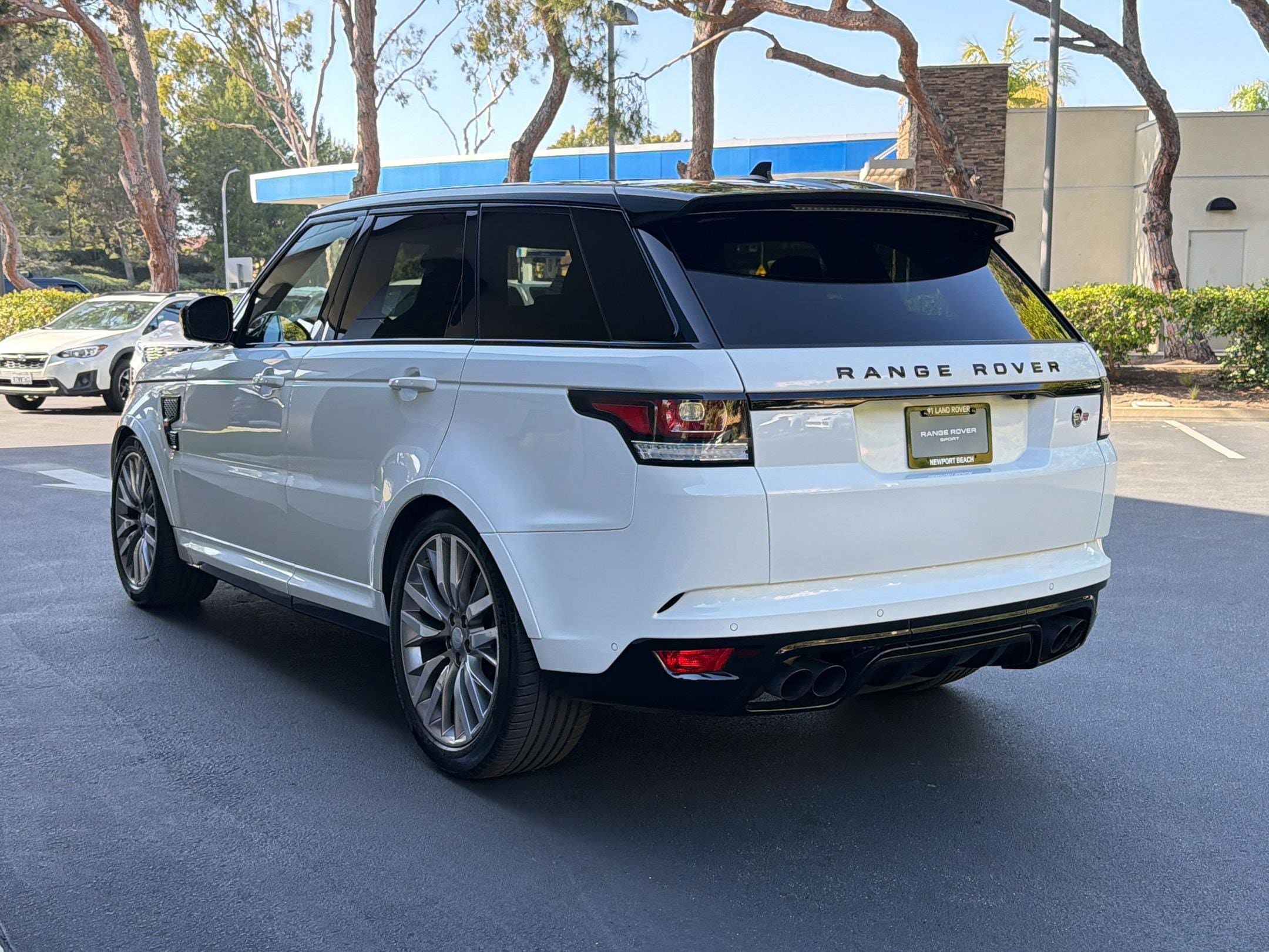 2016 Land Rover Range Rover Sport V8 SVR photo 2