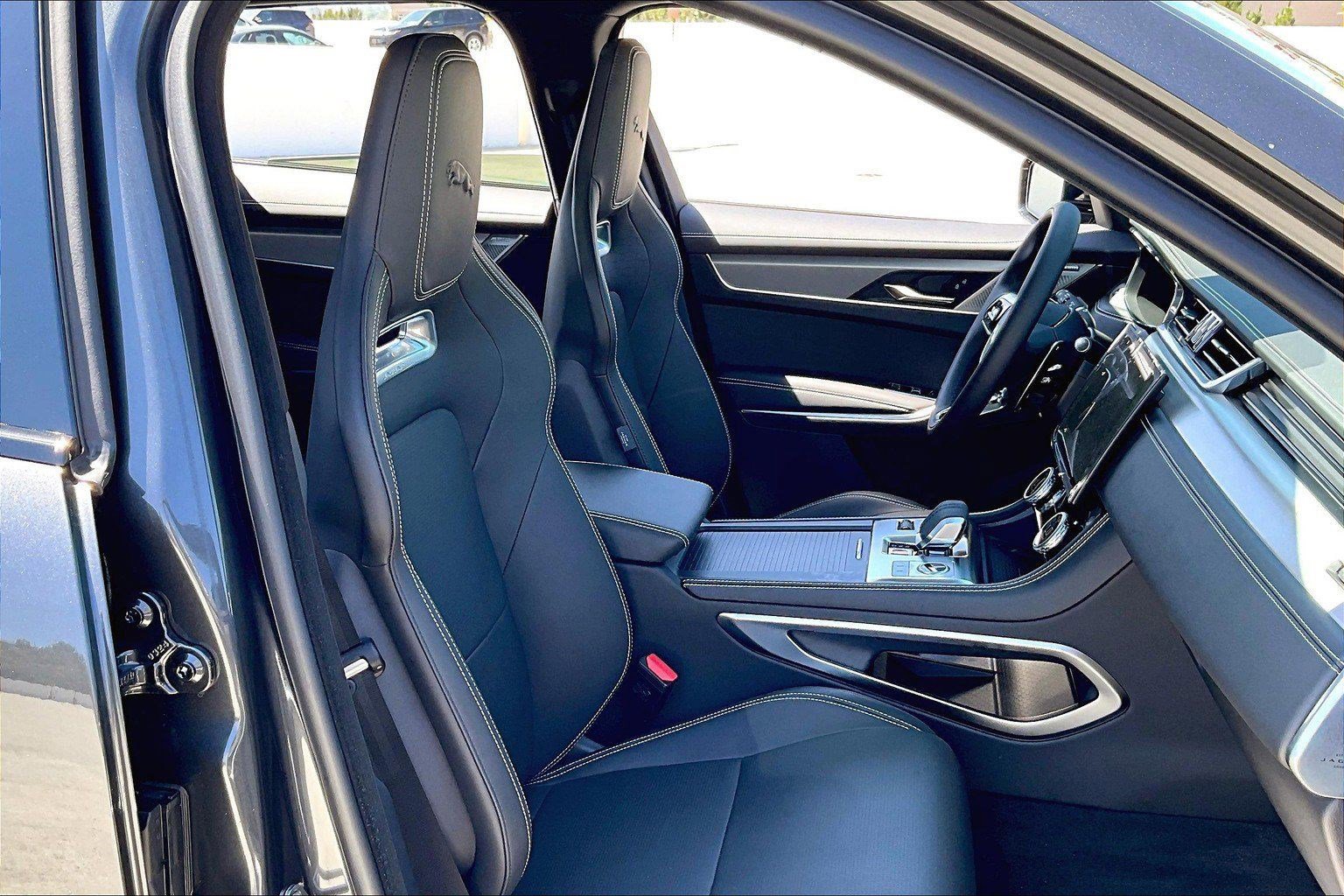 2026 Jaguar F-Pace R-Dynamic S - Photo 9