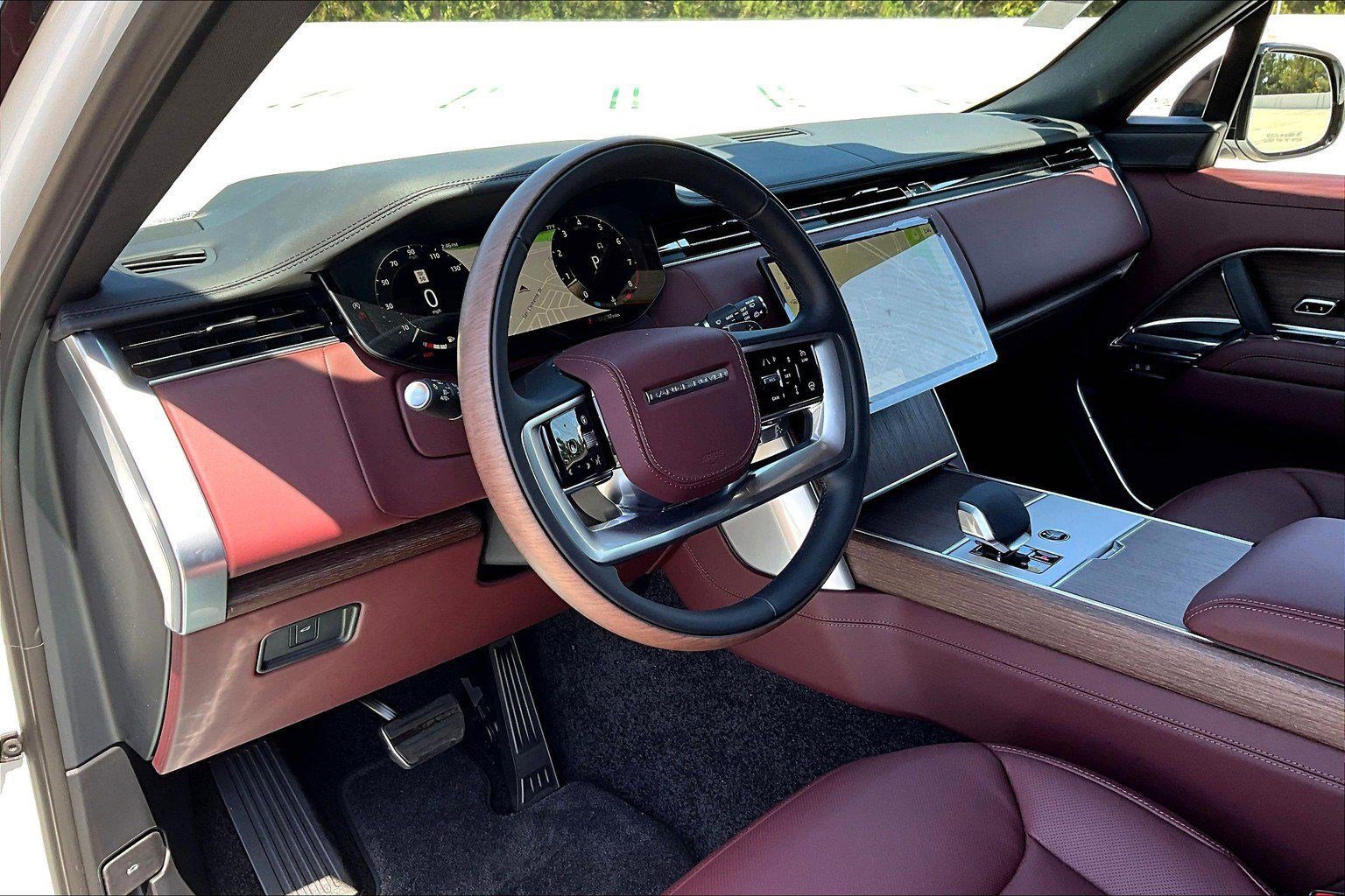 2025 Land Rover Range Rover SE photo 4