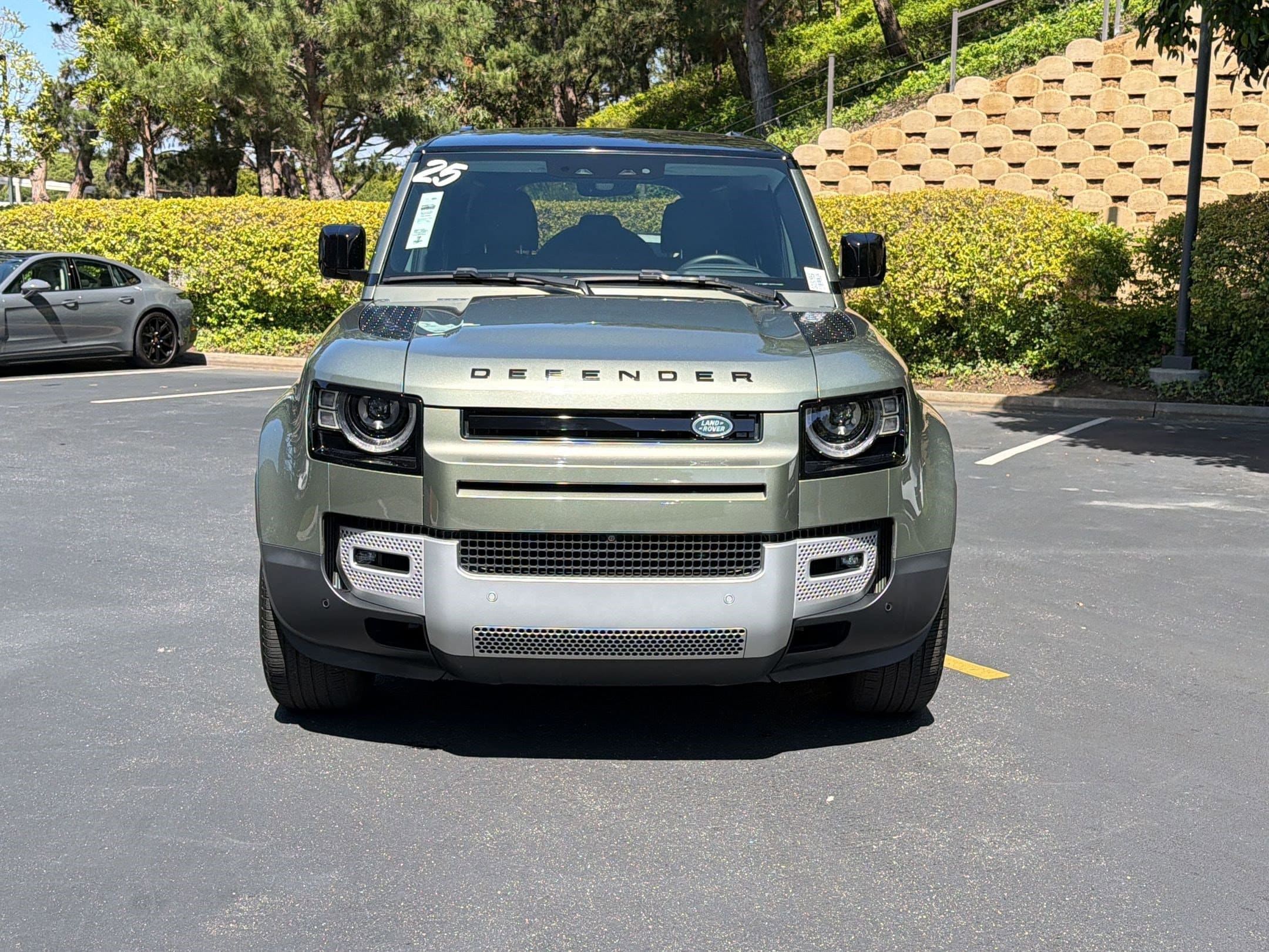 2025 Land Rover Defender 110 S photo 5