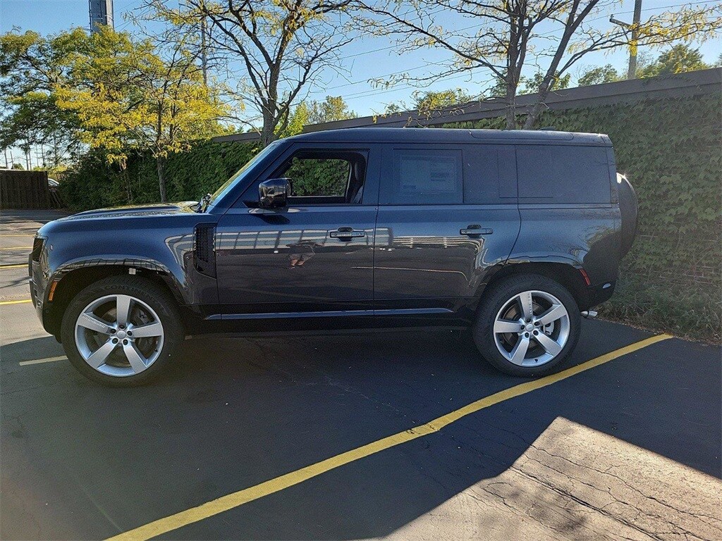 2025 Land Rover Defender 110 X-Dynamic SE photo 2