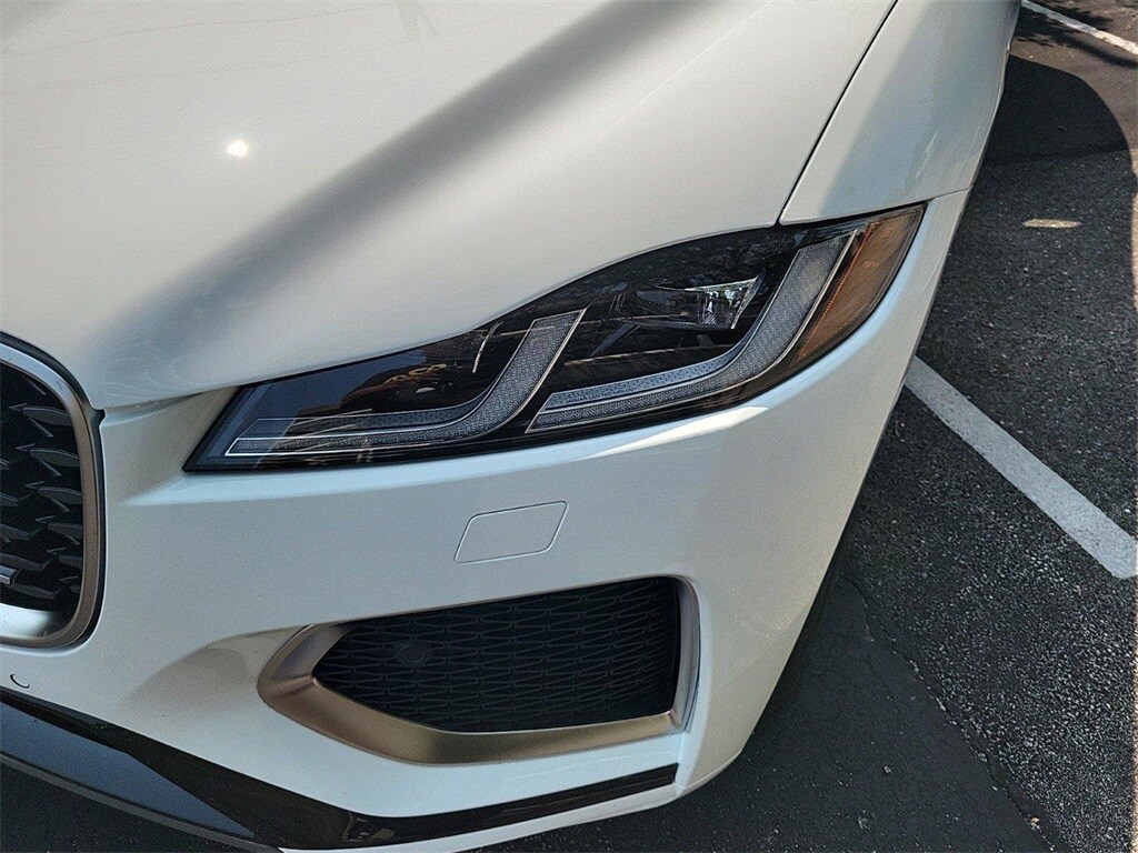 2025 Jaguar F-PACE P250 R-Dynamic S photo 4