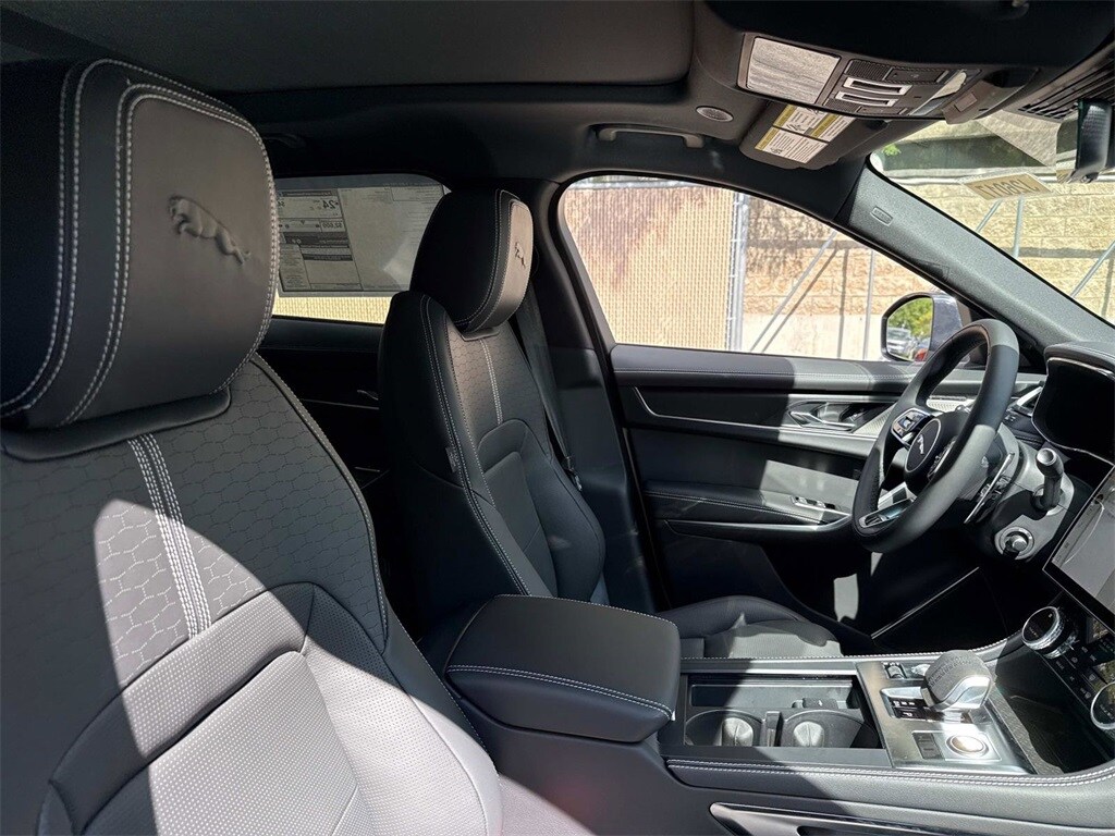 2026 Jaguar F-PACE P250 R-Dynamic S photo 4