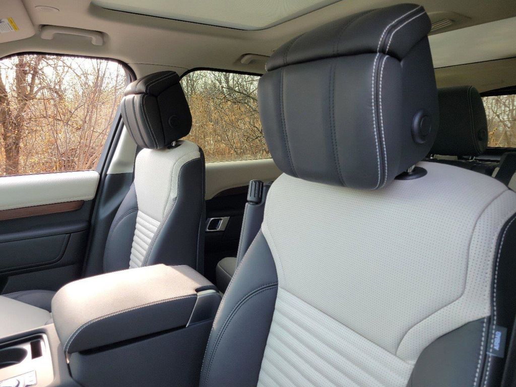 2025 Land Rover Discovery Dynamic SE - Photo 22