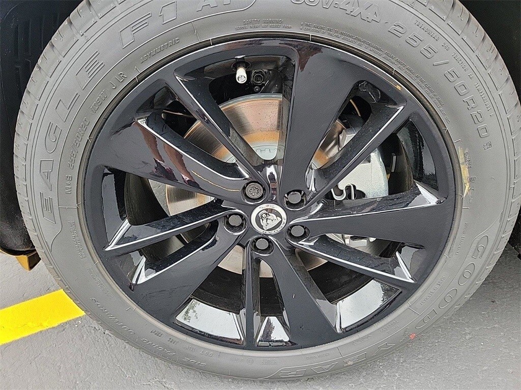 2025 Jaguar F-PACE P250 R-Dynamic S photo 3