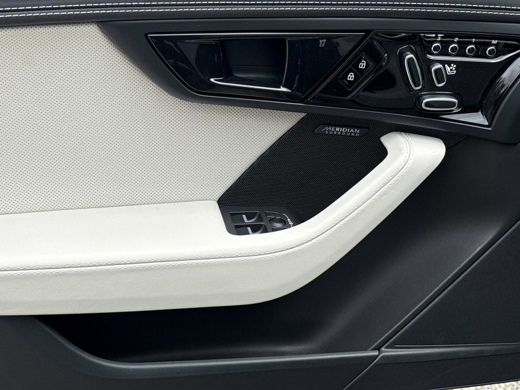 2024 Jaguar F-Type R75 - Photo 14