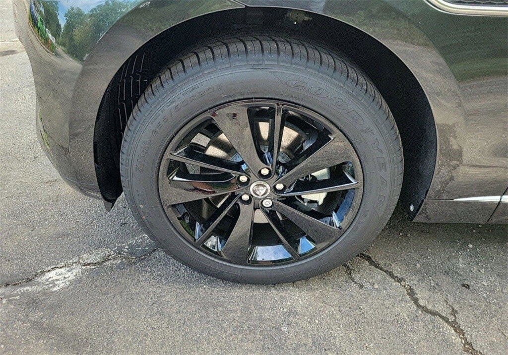 2025 Jaguar F-PACE P250 R-Dynamic S photo 3