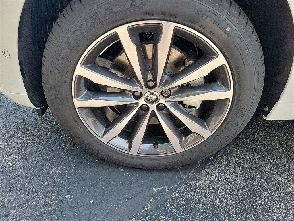 2025 Jaguar F-PACE P250 R-Dynamic S photo 3