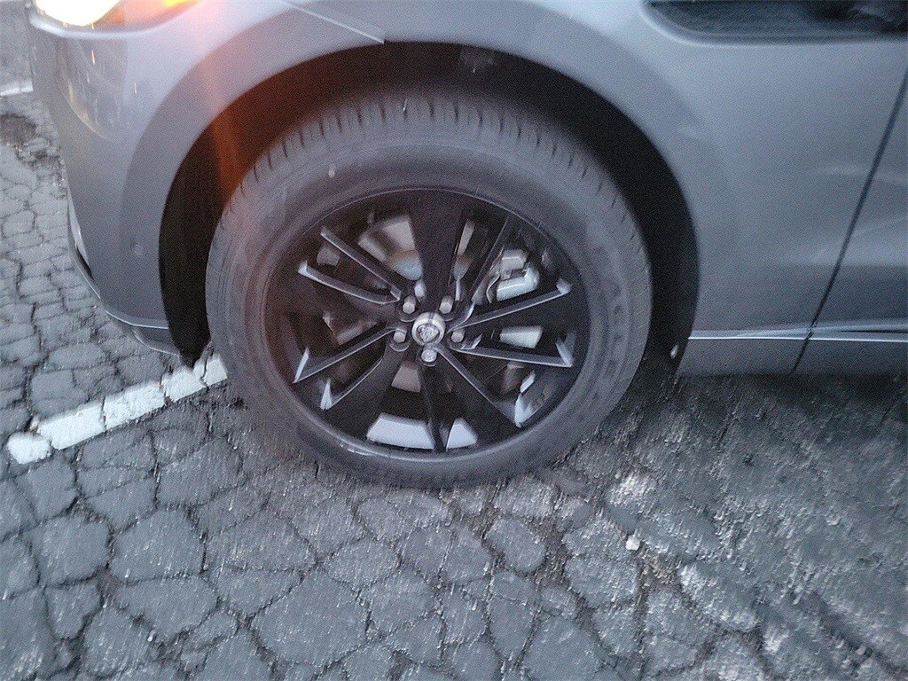 2025 Jaguar F-PACE P400 R-Dynamic S photo 3