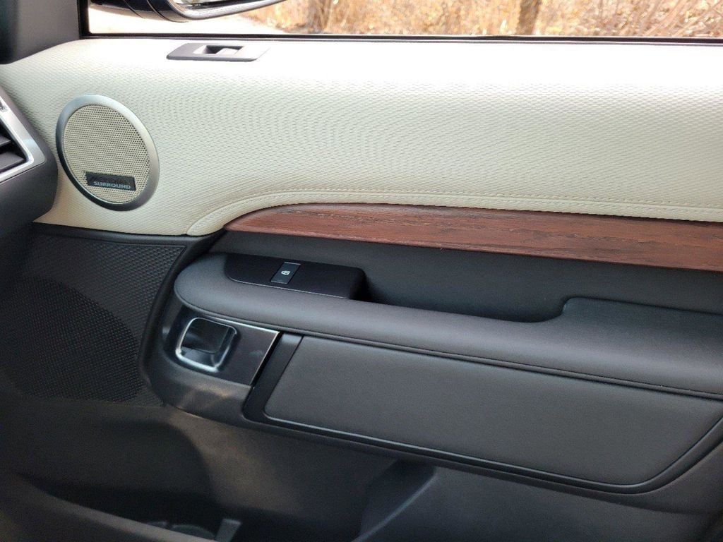 2025 Land Rover Discovery Dynamic SE - Photo 24