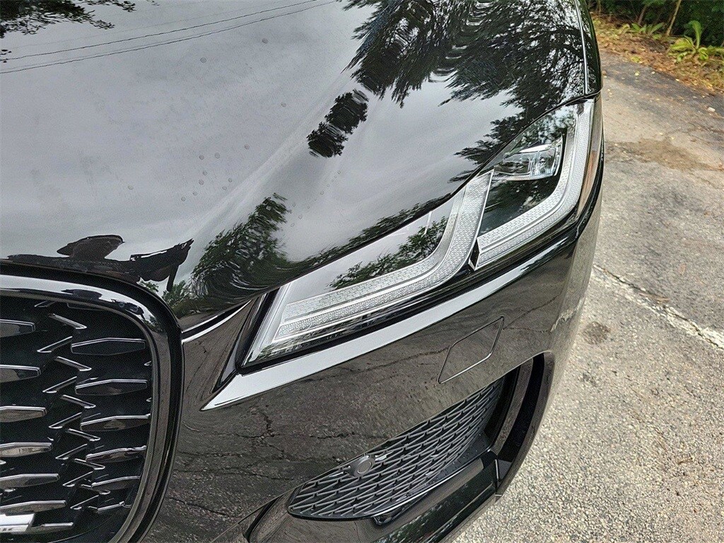 2025 Jaguar F-PACE P400 R-Dynamic S photo 2