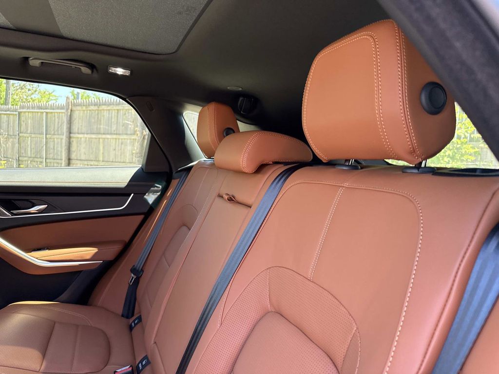 2026 Jaguar F-Pace R-Dynamic S - Photo 17