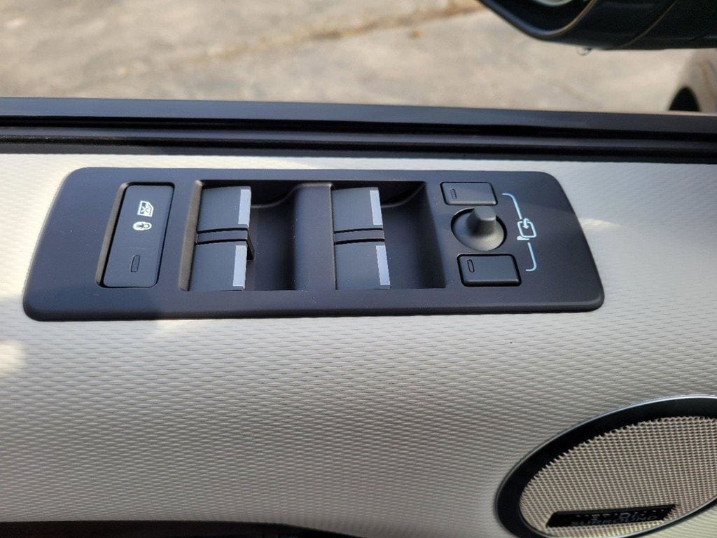 2025 Land Rover Discovery Dynamic SE - Photo 16