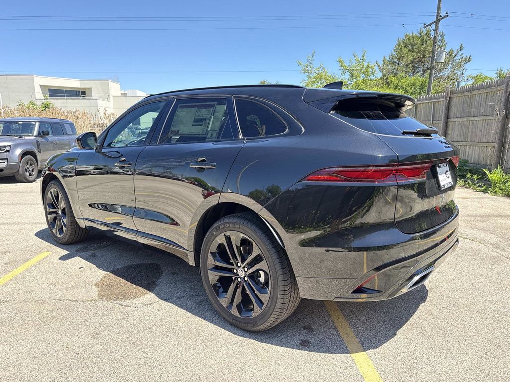 2026 Jaguar F-Pace R-Dynamic S - Photo 12