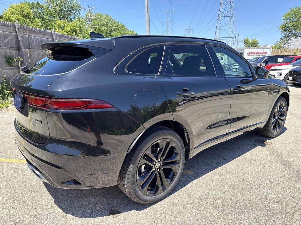 2026 Jaguar F-Pace R-Dynamic S - Photo 7
