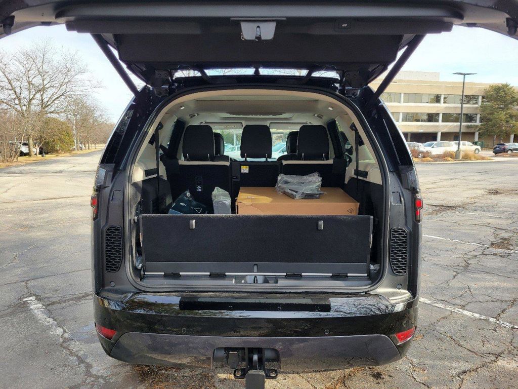 2025 Land Rover Discovery Dynamic SE - Photo 43