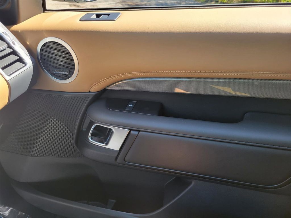 2025 Land Rover Discovery Metropolitan Edition - Photo 26
