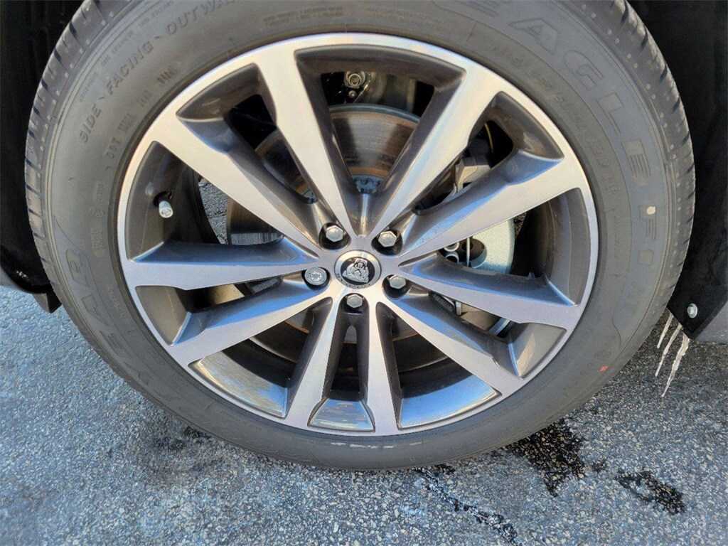 2025 Jaguar F-PACE P250 R-Dynamic S photo 3