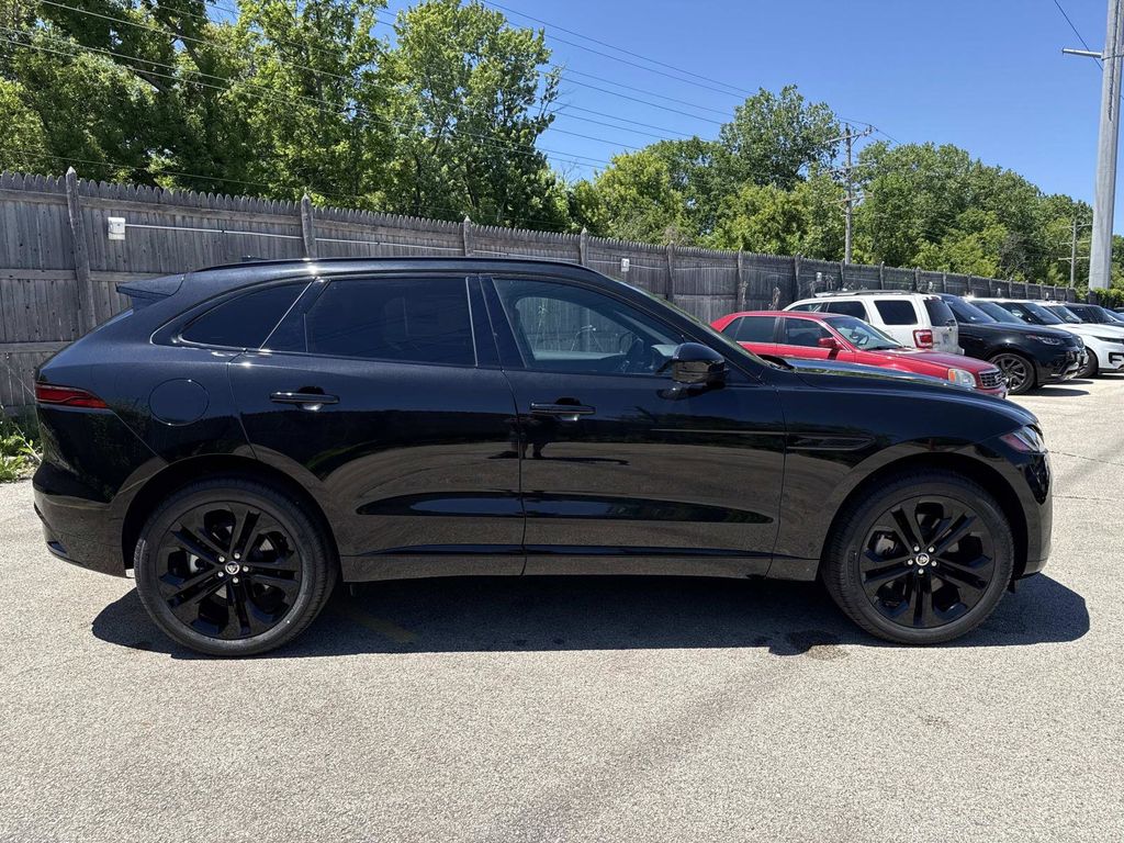 2026 Jaguar F-Pace R-Dynamic S - Photo 6