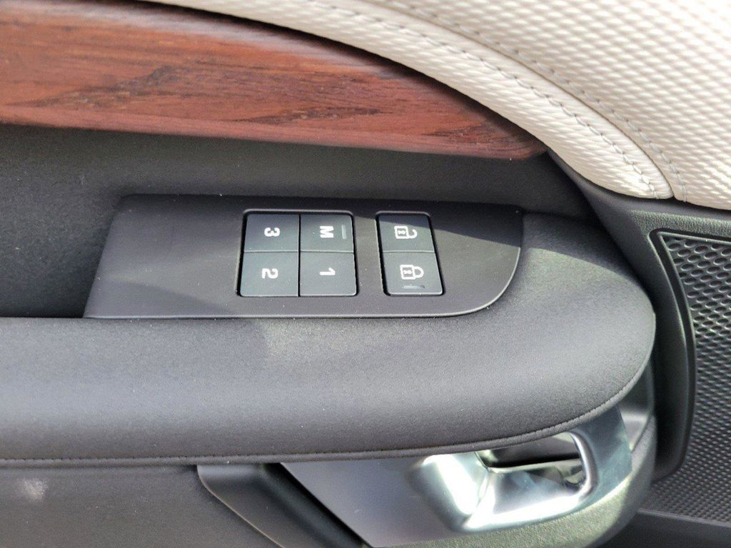 2025 Land Rover Discovery Dynamic SE - Photo 18