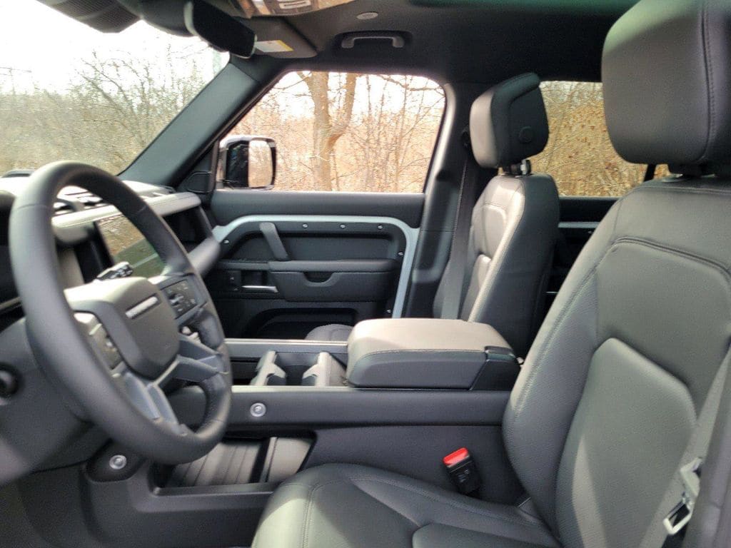 2025 Land Rover Defender X-Dynamic SE - Photo 19