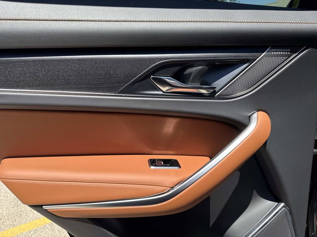 2026 Jaguar F-Pace R-Dynamic S - Photo 14