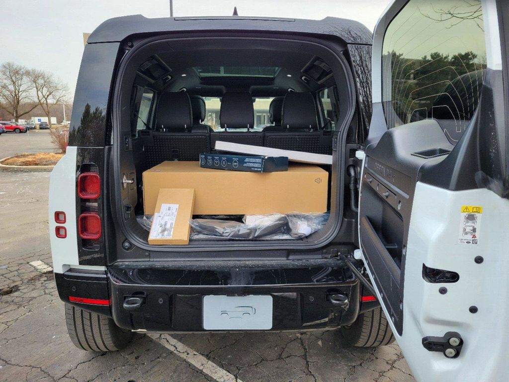 2025 Land Rover Defender X-Dynamic SE - Photo 40